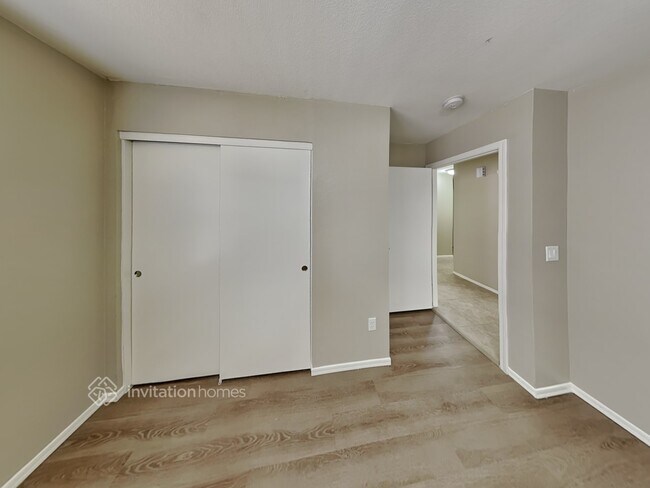 Building Photo - 1034 S Somerset