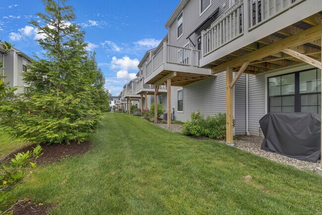 Building Photo - 8 Brentwood Cir