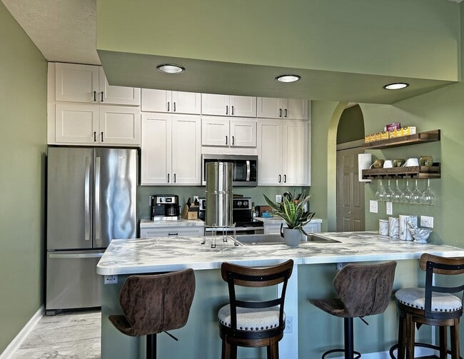 Building Photo - Cute 2BR Condo in Madison.  Community Pool! 2nd Month Free!
