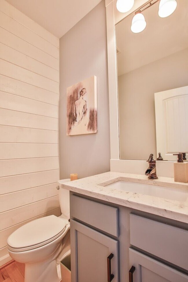 Building Photo - Gorgeous- Fully Furnished Home in Holmes Harbor, Pet Friendly and Landscape Included!