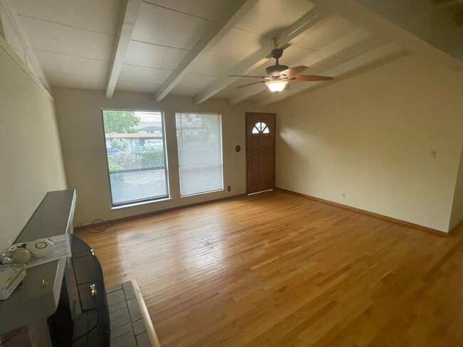 Building Photo - $3,590 / 3 BR - 1509 SF - VERY NICE MISSIO...