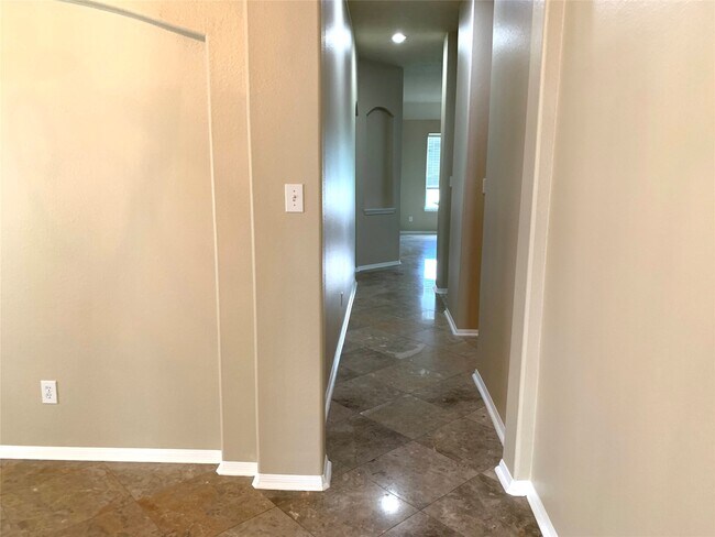 Building Photo - 2822 Chalet Knolls Ln