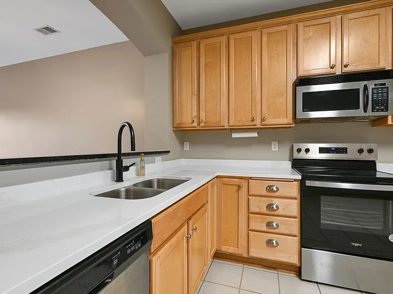 Building Photo - 770 Wisconsin Ave N