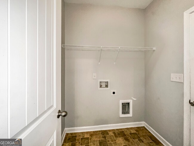 Building Photo - 166 Daisy Cir