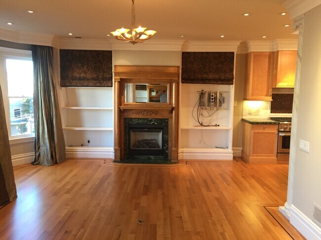 Living Room - 131 Steiner St