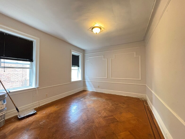 Unit 303 - 880 Kennedy Blvd