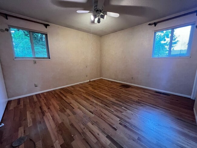 Building Photo - Comfy, four bedroom home in East Medford |...