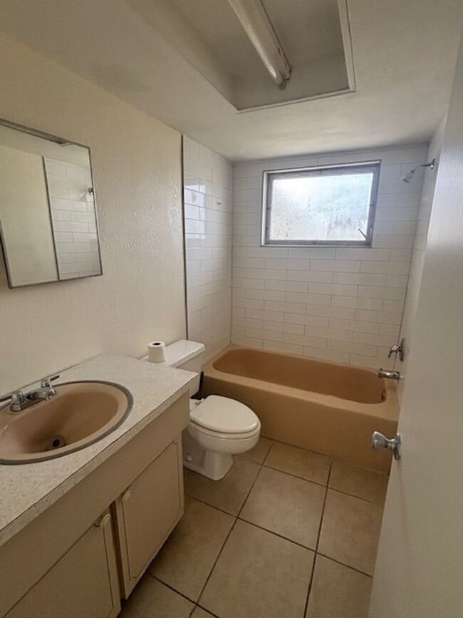 Building Photo - 2/1 available now!