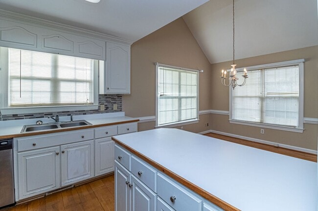 Building Photo - MUST SEE 3 BR | 2 BA w/ Finished Bonus Roo...