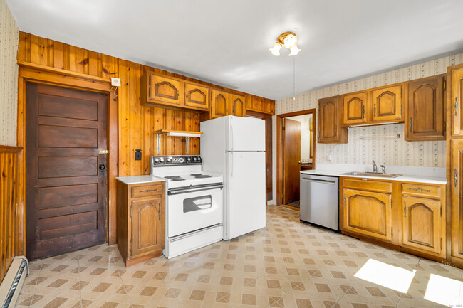 Building Photo - 32 Britton Ave