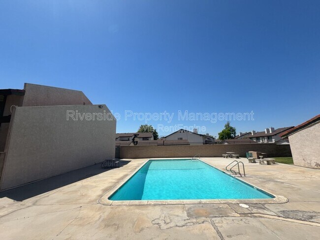 Building Photo - 2255 Cahuilla St