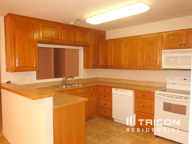 Building Photo - 925 Crowder Dr