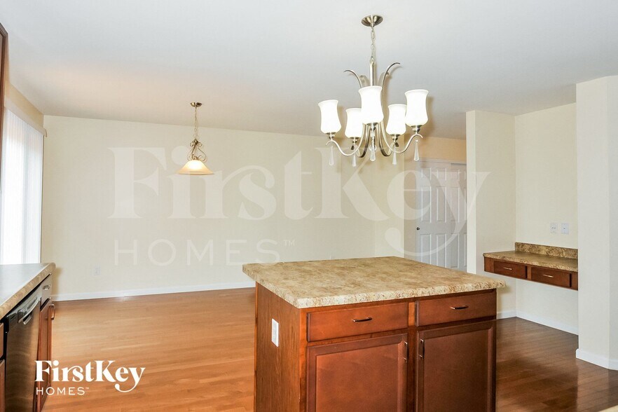 Building Photo - 229 Greengate Dr