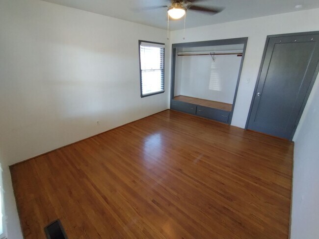 Building Photo - 210 Covena Ave
