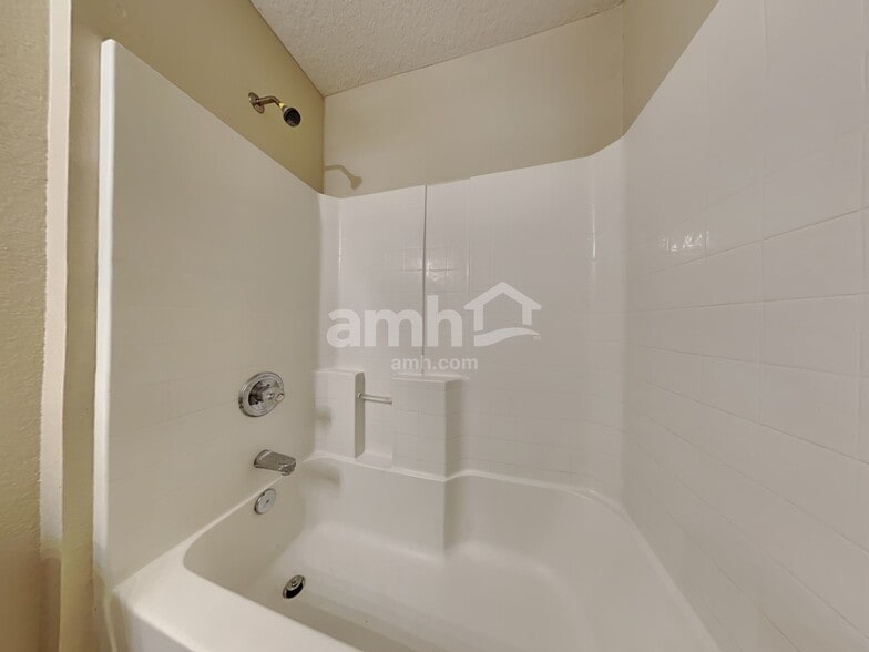 Building Photo - 1927 River Rock Rd