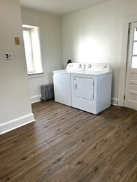 Building Photo - 381 W Ridge Pike