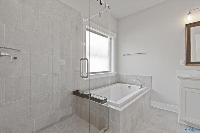 Building Photo - 14741 Greenleaf Dr