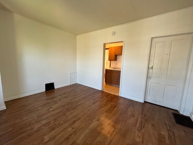 Building Photo - 2866 Wicklow St