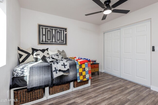 Building Photo - 2936 W Michelle Dr