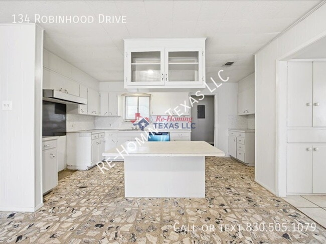 Building Photo - 134 Robinhood