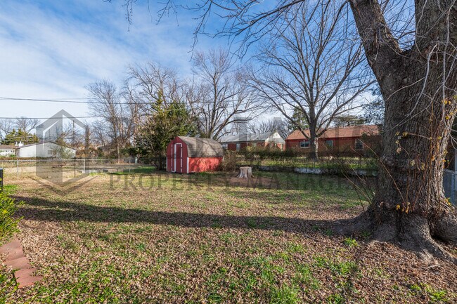 Building Photo - 1720 S Windsor Rd