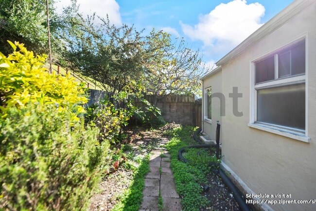 Building Photo - 16070 Selborne Dr