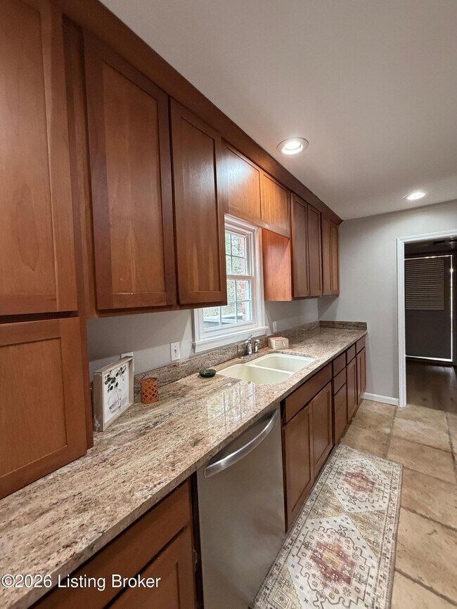 Building Photo - 634 Cherrywood Dr