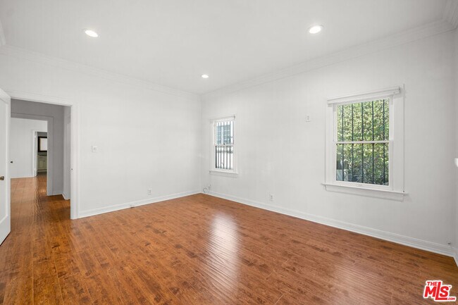 Building Photo - 125 S Orange Dr