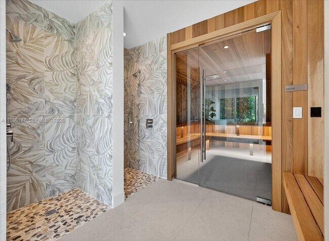 Building Photo - 700 NE 24th St