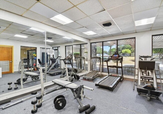Building Photo - 23223 Club Villas Dr