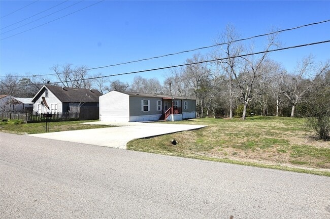 Building Photo - 215 Live Oak St