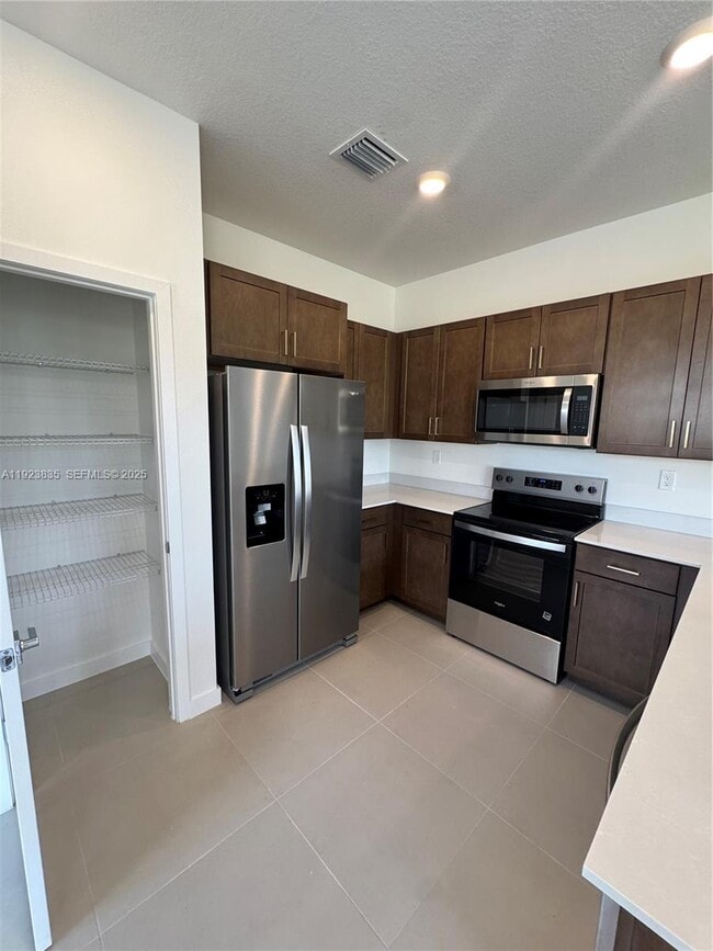 Building Photo - 196 NE 13th Ave