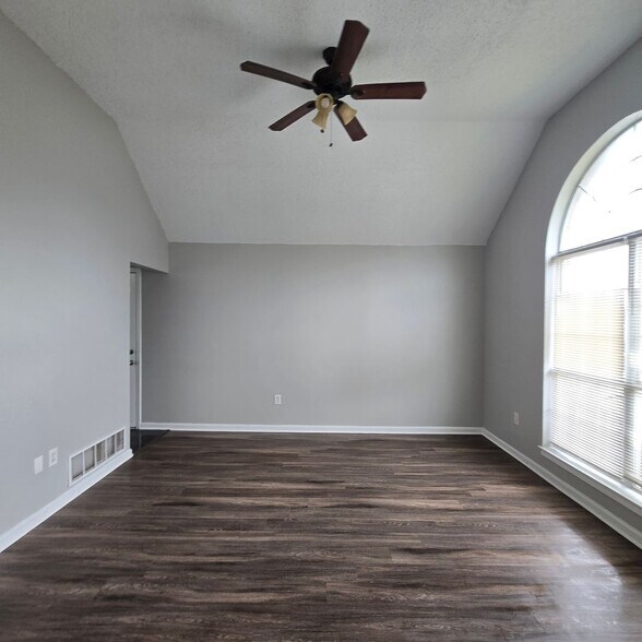 Building Photo - 5359 Farm Ridge Dr
