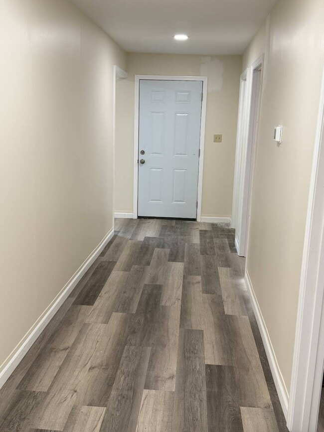 Building Photo - 551 N Lee Ave