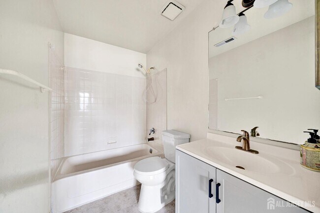 Building Photo - 601 Ravens Crest Dr