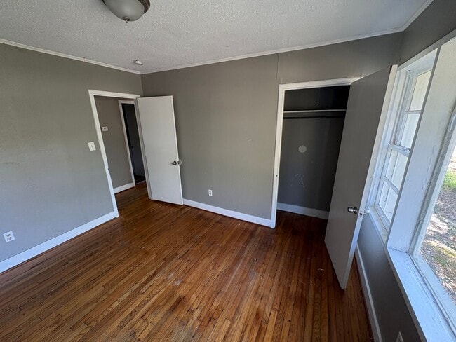 Building Photo - 3 Bedroom 1 Bath House for Rent