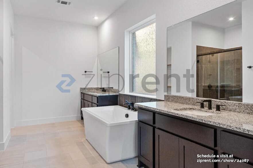 Building Photo - 616 Hallwood Dr
