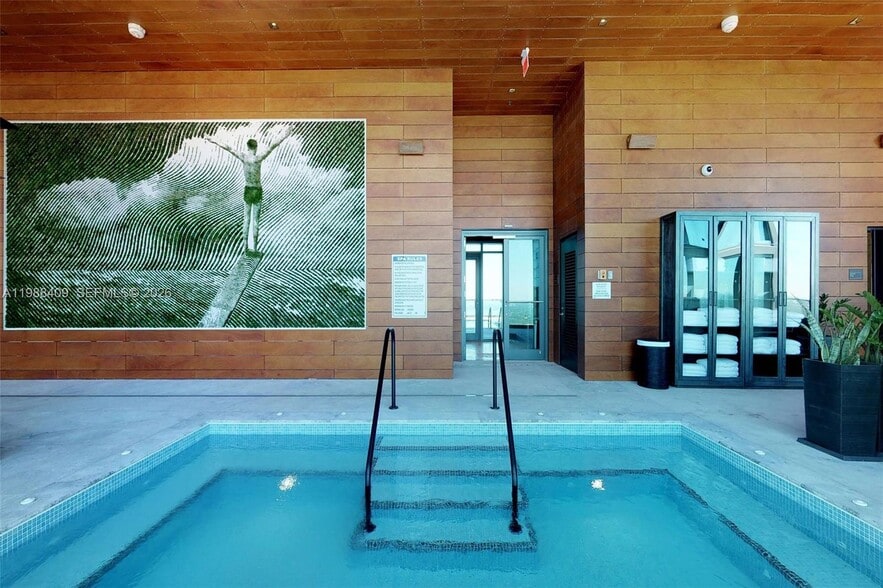 Building Photo - 1451 Brickell Ave