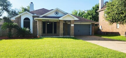 Building Photo - 213 Mango St