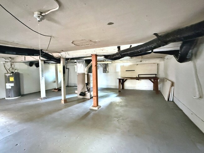 Building Photo - 4612 SE Taylor St