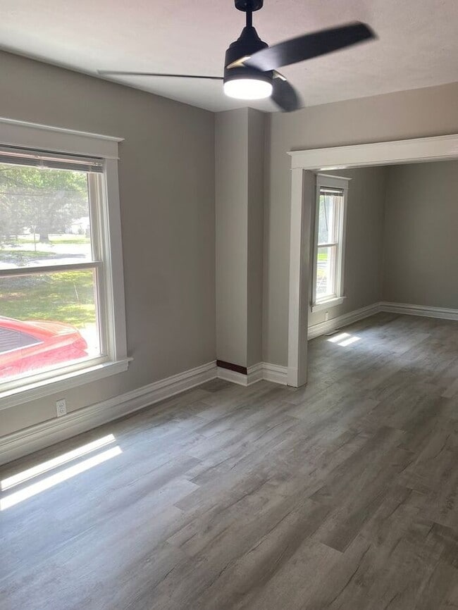 Building Photo - Fully Renovated 3 bed 2 bath home - Ask ab...