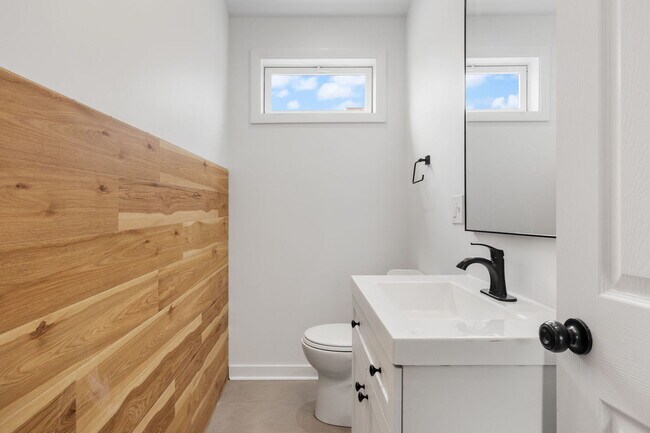 Building Photo - 629 N Lockwood Ave