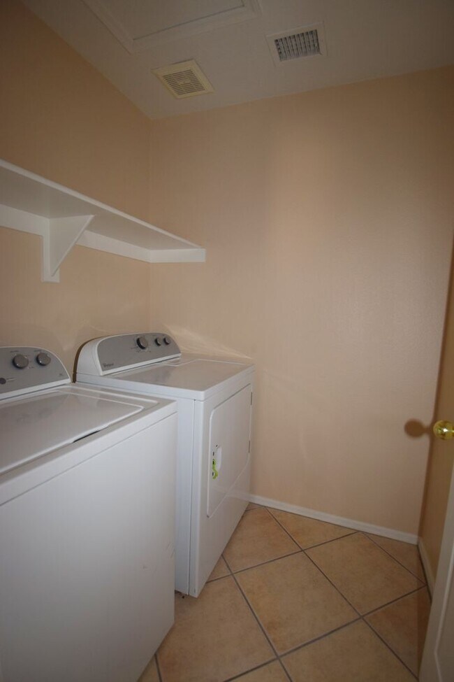 Building Photo - Beautiful Gilbert Home!