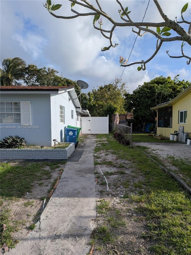 Building Photo - 5820 NW 14th Ct