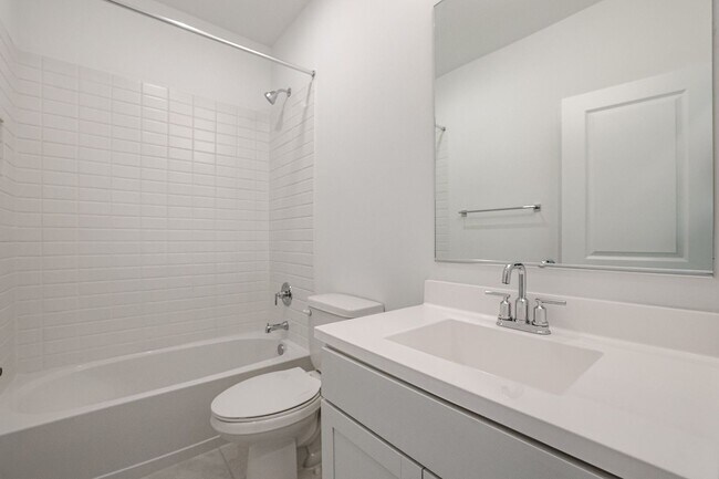 Building Photo - 4 Bedroom in Ambra Gated Community