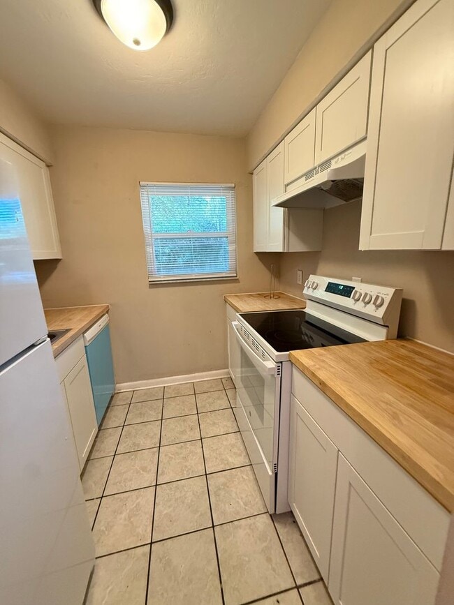 Building Photo - 1721 Active