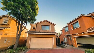 Building Photo - 1101 La Brea Terrace