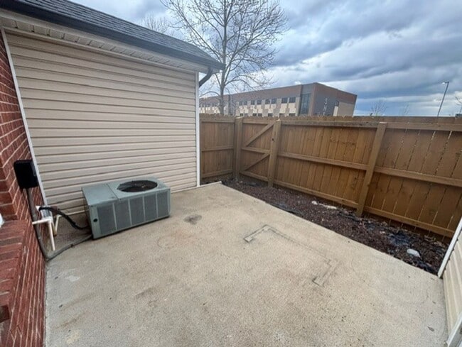 Building Photo - Stewarts Landing Neighborhood, Easy access to I-24