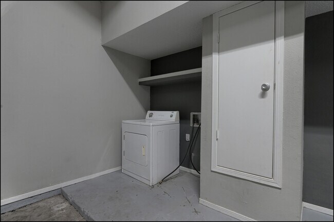 Building Photo - 11481 Lone Wolf Cir