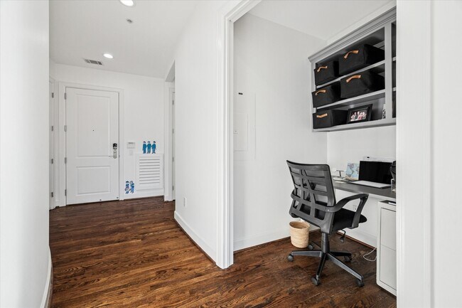 Building Photo - 2211 Briarglen Dr